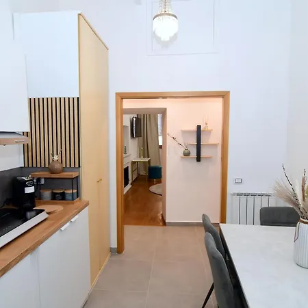 Elegant Colosseo Apartment